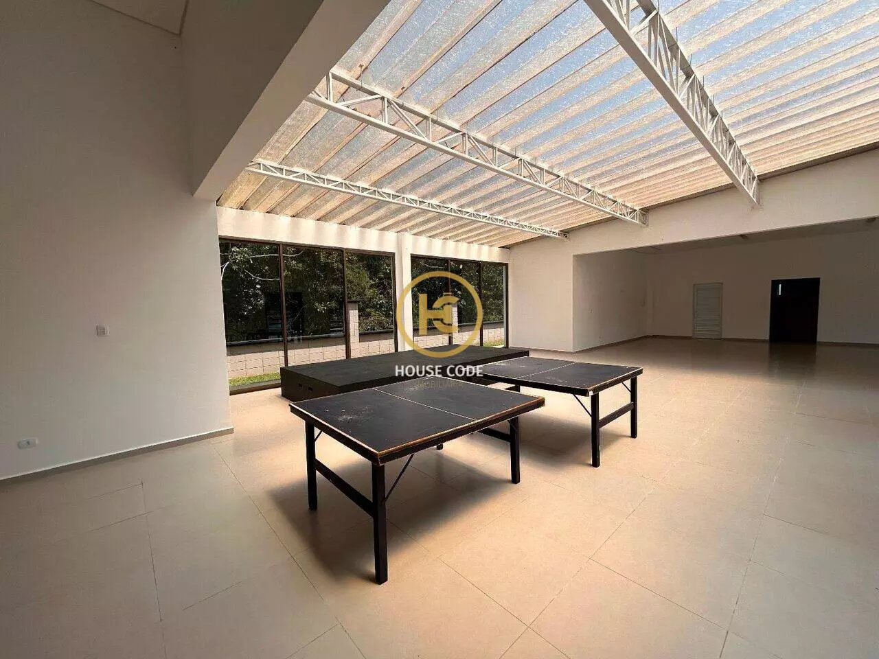 Terreno plano em condomínio fechado no Jd São Francisco em Peruíbe com 360 m², lazer completo e segurança 24 horas.