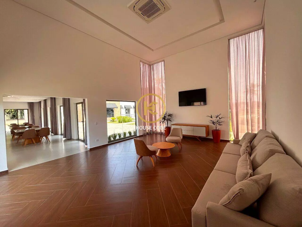 Terreno plano em condomínio fechado no Jd São Francisco em Peruíbe com 360 m², lazer completo e segurança 24 horas.