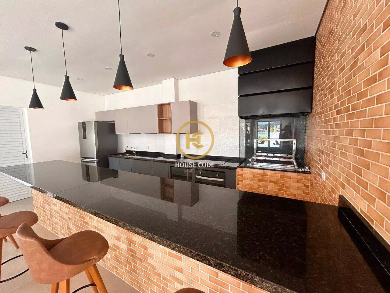 Terreno plano em condomínio fechado no Jd São Francisco em Peruíbe com 360 m², lazer completo e segurança 24 horas.