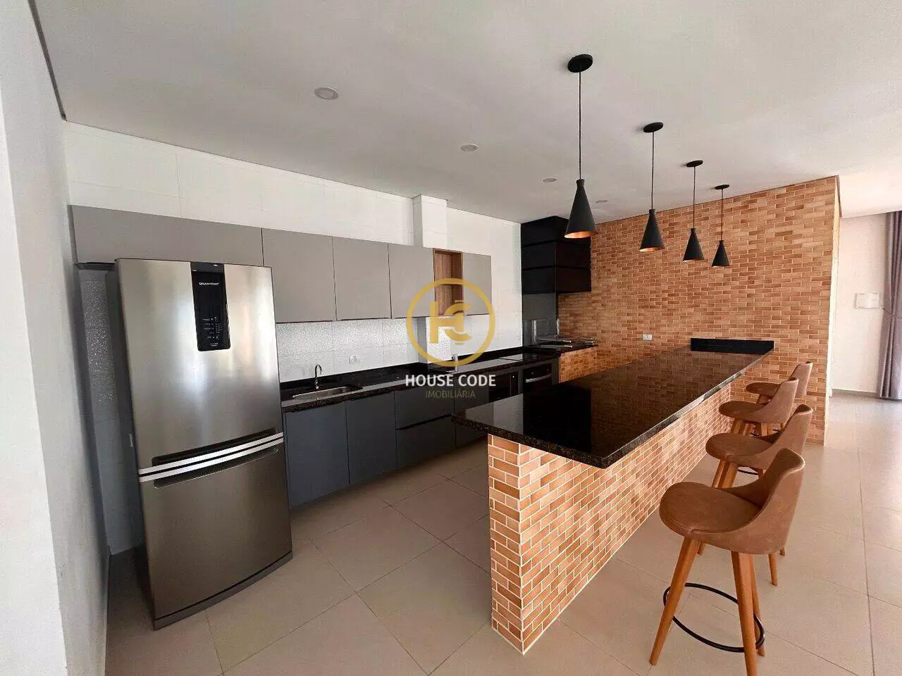 Terreno plano em condomínio fechado no Jd São Francisco em Peruíbe com 360 m², lazer completo e segurança 24 horas.