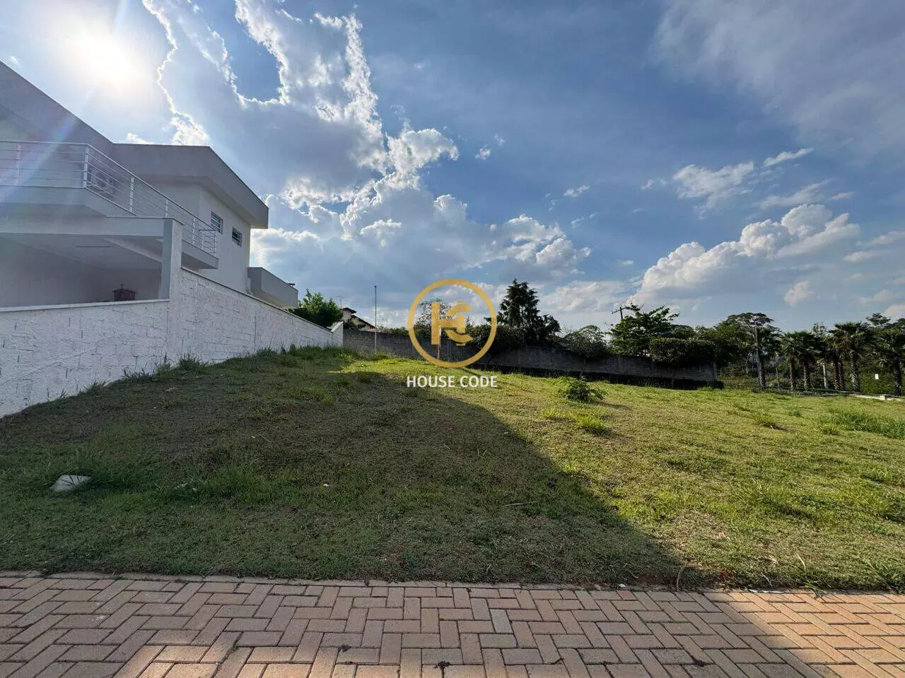 Terreno no Condomínio Nova Caieiras Etapa 5 em Caieiras com 320 m², condomínio fechado, alto padrão e ótima localização.