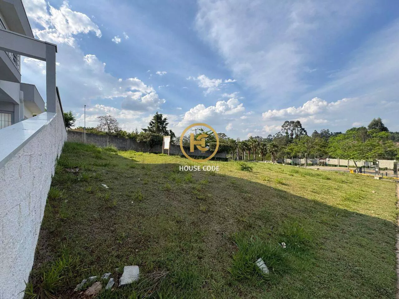 Terreno no Condomínio Nova Caieiras Etapa 5 em Caieiras com 320 m², condomínio fechado, alto padrão e ótima localização.