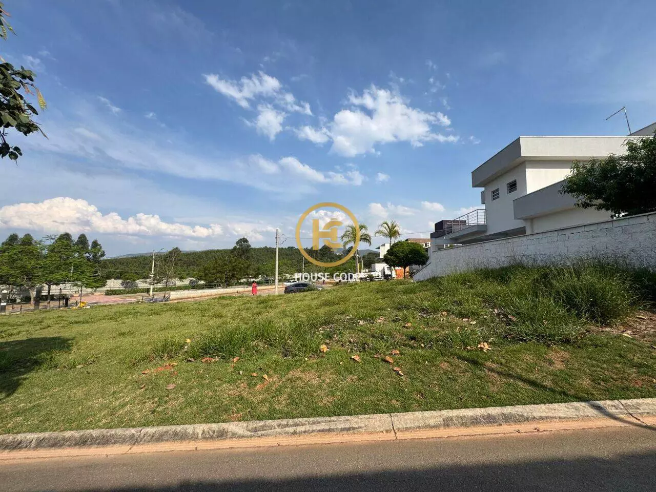 Terreno no Condomínio Nova Caieiras Etapa 5 em Caieiras com 320 m², condomínio fechado, alto padrão e ótima localização.