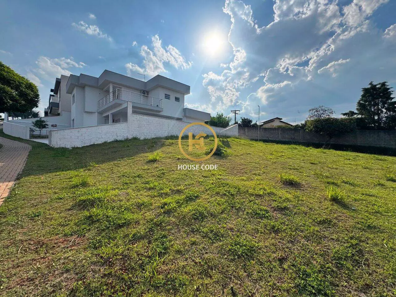 Terreno no Condomínio Nova Caieiras Etapa 5 em Caieiras com 320 m², condomínio fechado, alto padrão e ótima localização.