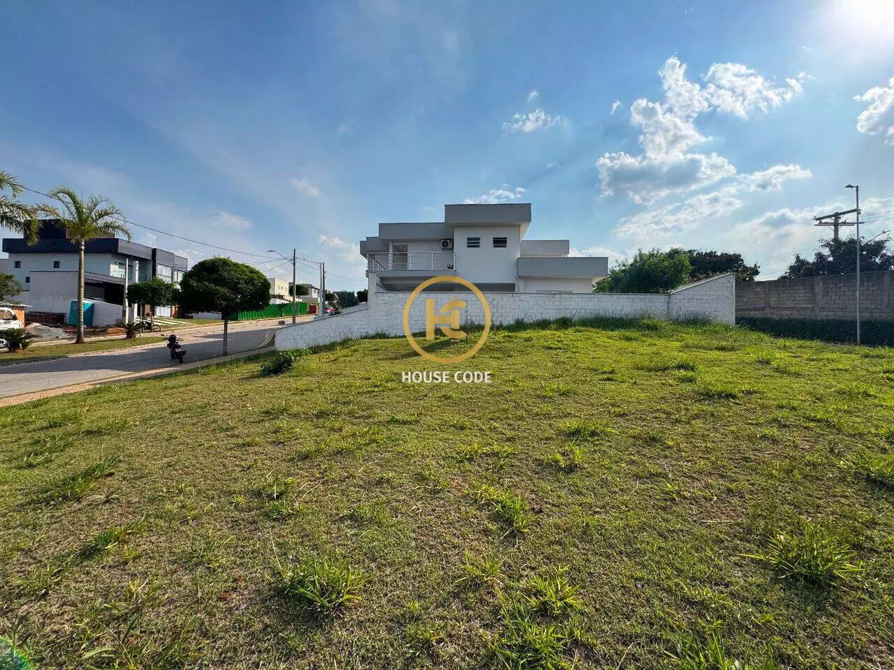 Terreno no Condomínio Nova Caieiras Etapa 5 em Caieiras com 320 m², condomínio fechado, alto padrão e ótima localização.