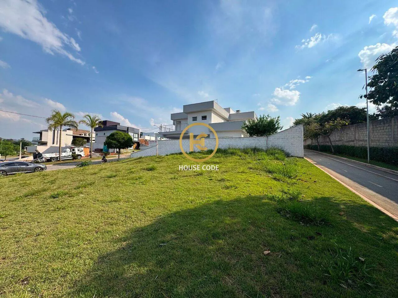 Terreno no Condomínio Nova Caieiras Etapa 5 em Caieiras com 320 m², condomínio fechado, alto padrão e ótima localização.