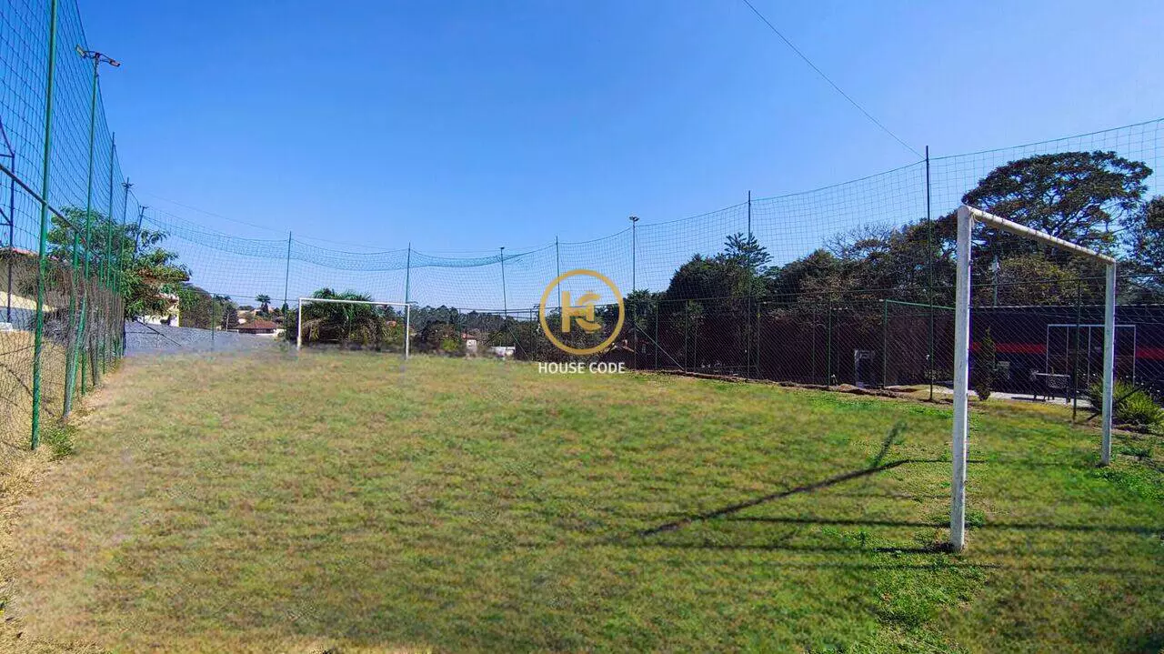 Terreno em condomínio fechado em Pitas Cotia com 252 m², vista para área verde, rua sem saída e infraestrutura completa de lazer.
