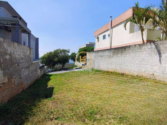 Terreno em condomínio fechado em Pitas Cotia com 252 m², vista para área verde, rua sem saída e infraestrutura completa de lazer.