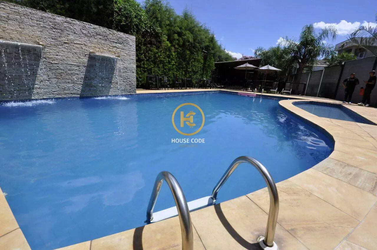 Terreno em condomínio fechado em Pitas Cotia com 252 m², vista para área verde, rua sem saída e infraestrutura completa de lazer.