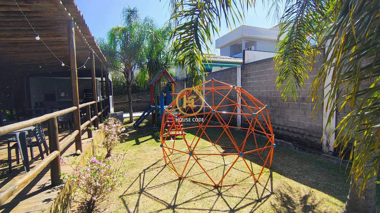 Terreno em condomínio fechado em Pitas Cotia com 252 m², vista para área verde, rua sem saída e infraestrutura completa de lazer.