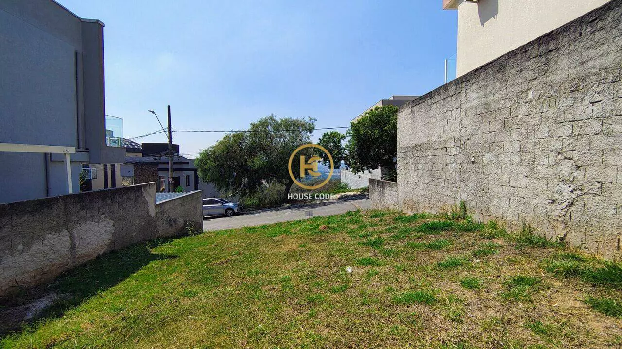 Terreno em condomínio fechado em Pitas Cotia com 252 m², vista para área verde, rua sem saída e infraestrutura completa de lazer.