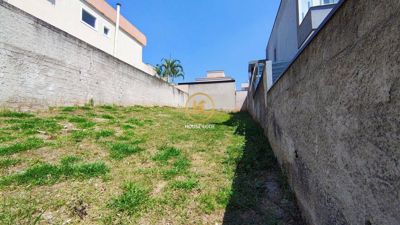 Terreno em condomínio fechado em Pitas Cotia com 252 m², vista para área verde, rua sem saída e infraestrutura completa de lazer.