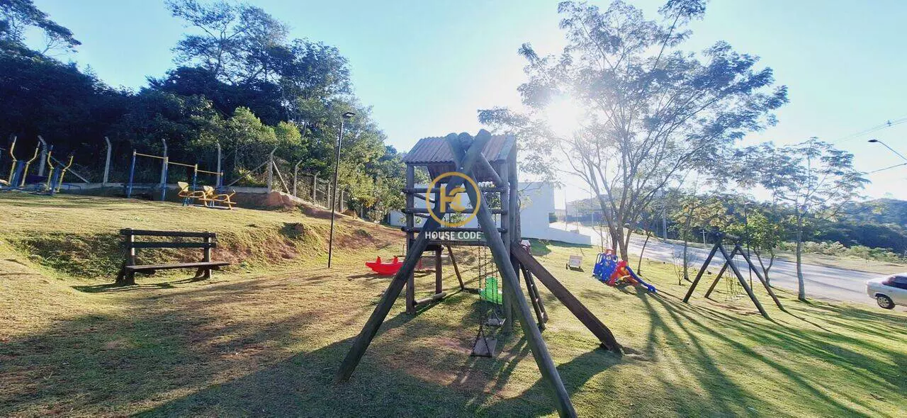 Terreno plano em condomínio fechado no Jardim Atalaia, Cotia, com 125 m², localização estratégica e fácil acesso à Rodovia Raposo Tavares.