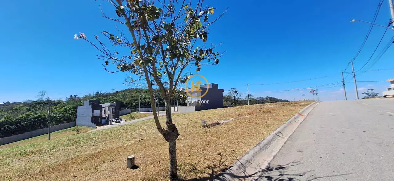 Terreno plano em condomínio fechado no Jardim Atalaia, Cotia, com 125 m², localização estratégica e fácil acesso à Rodovia Raposo Tavares.