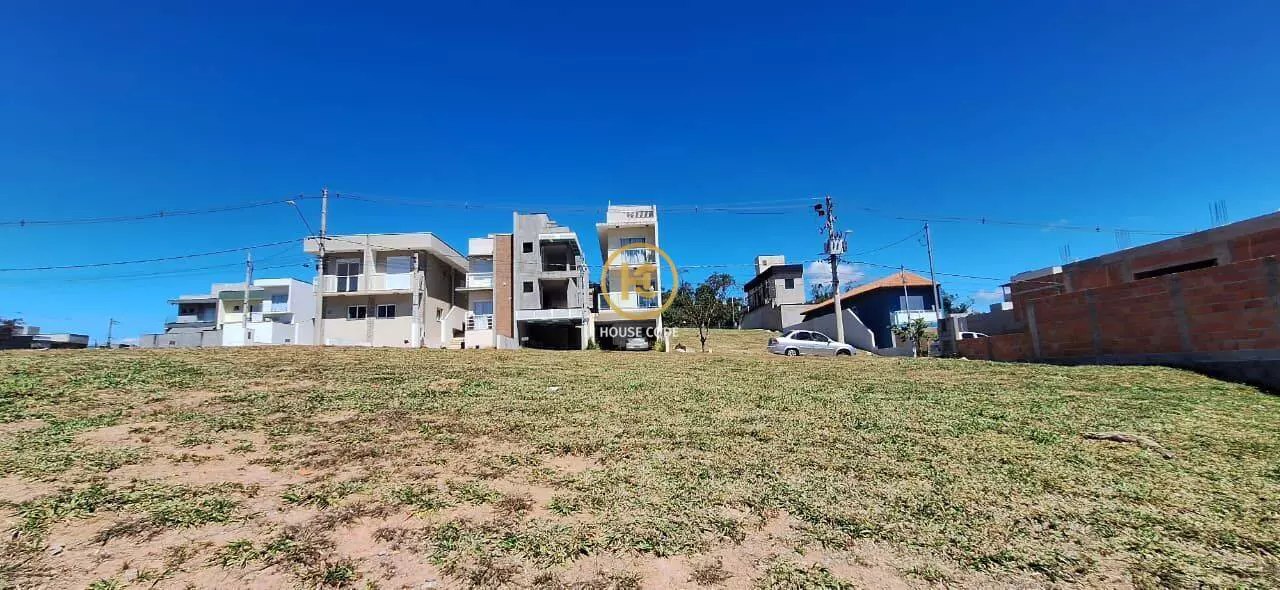 Terreno plano em condomínio fechado no Jardim Atalaia, Cotia, com 125 m², localização estratégica e fácil acesso à Rodovia Raposo Tavares.