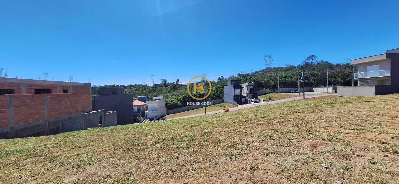 Terreno plano em condomínio fechado no Jardim Atalaia, Cotia, com 125 m², localização estratégica e fácil acesso à Rodovia Raposo Tavares.
