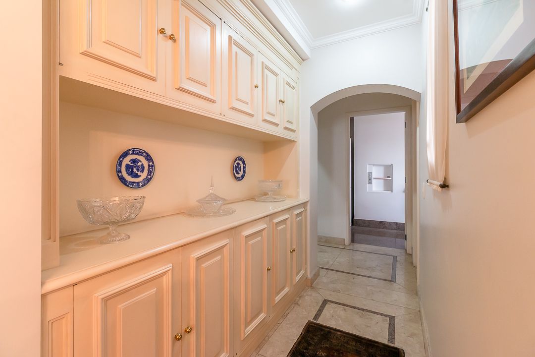 Cobertura duplex na Consolação com 580 m², piscina privativa, área gourmet coberta, quatro suítes e vista panorâmica de São Paulo.