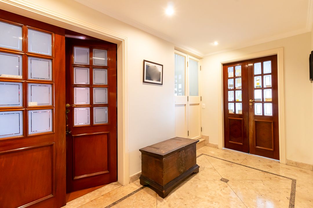 Cobertura duplex na Consolação com 580 m², piscina privativa, área gourmet coberta, quatro suítes e vista panorâmica de São Paulo.