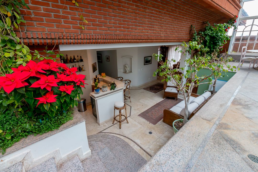 Cobertura duplex na Consolação com 580 m², piscina privativa, área gourmet coberta, quatro suítes e vista panorâmica de São Paulo.