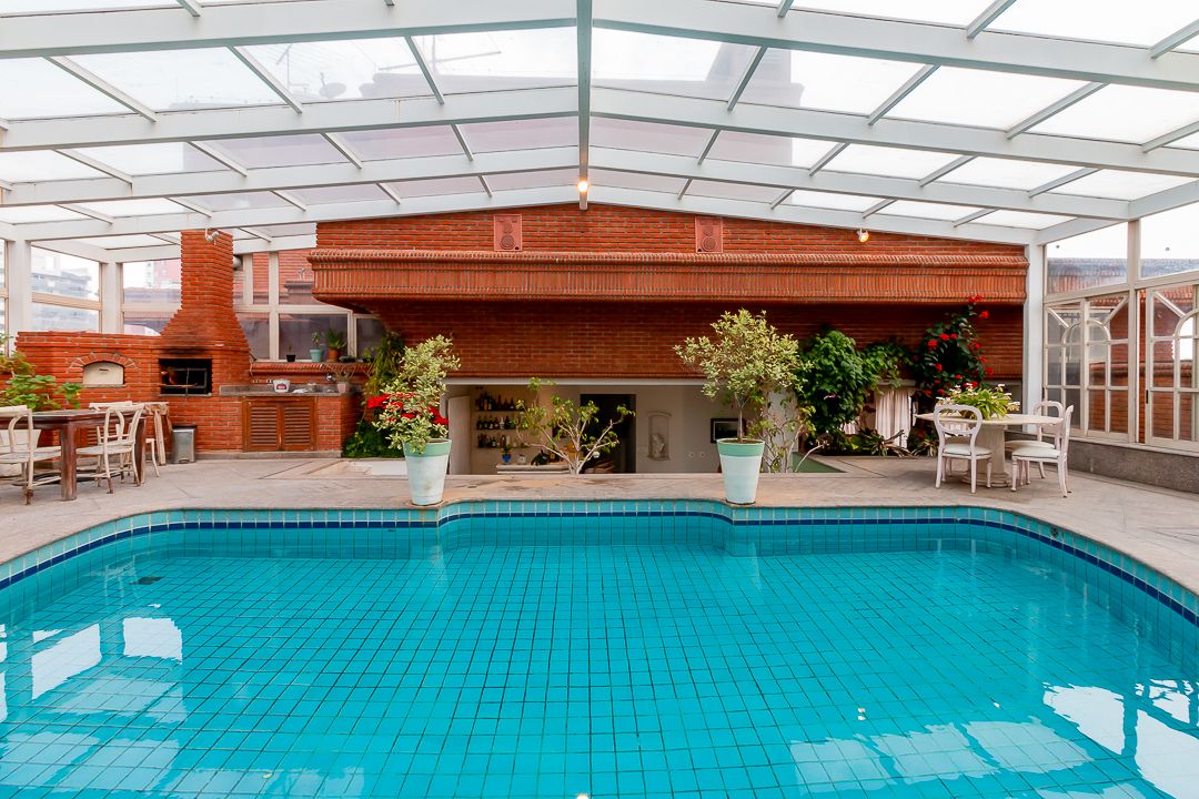 Cobertura duplex na Consolação com 580 m², piscina privativa, área gourmet coberta, quatro suítes e vista panorâmica de São Paulo.
