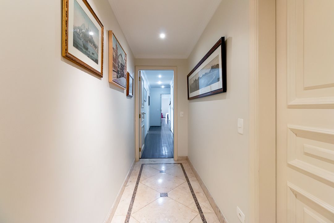 Cobertura duplex na Consolação com 580 m², piscina privativa, área gourmet coberta, quatro suítes e vista panorâmica de São Paulo.