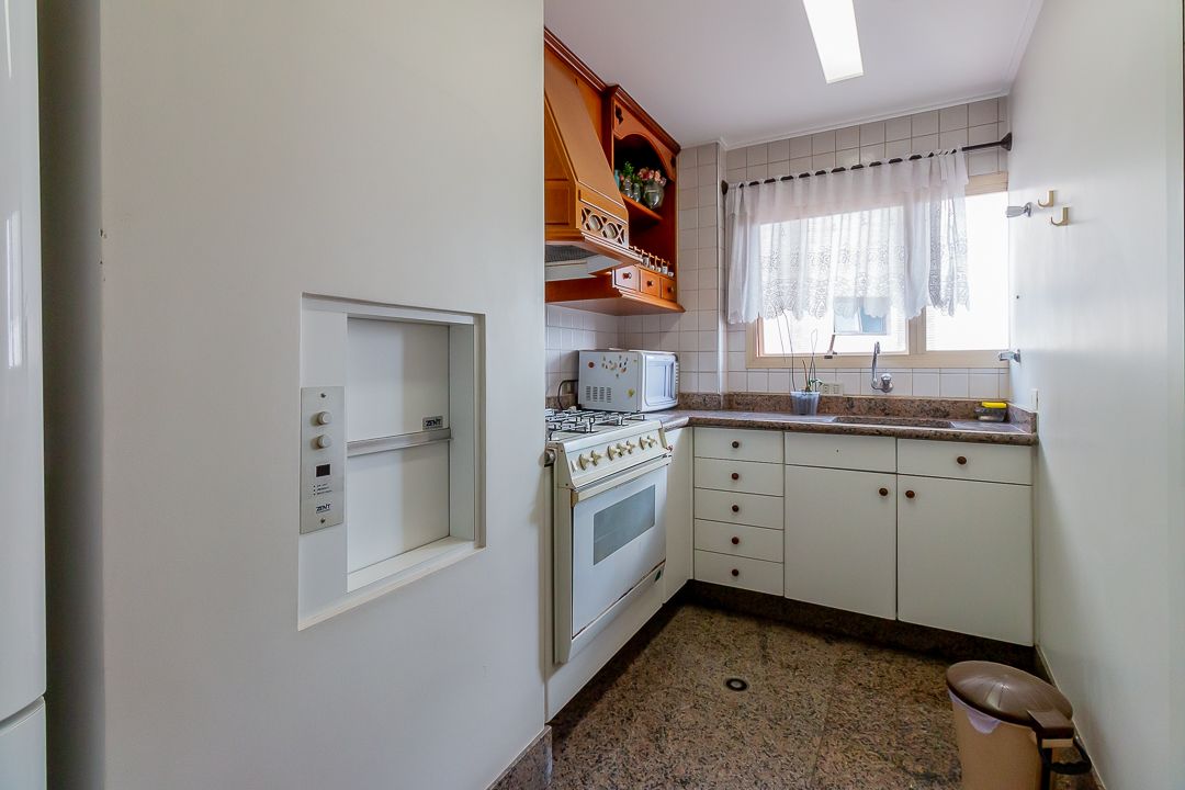 Cobertura duplex na Consolação com 580 m², piscina privativa, área gourmet coberta, quatro suítes e vista panorâmica de São Paulo.