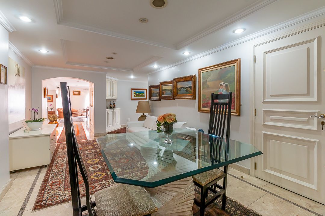 Cobertura duplex na Consolação com 580 m², piscina privativa, área gourmet coberta, quatro suítes e vista panorâmica de São Paulo.