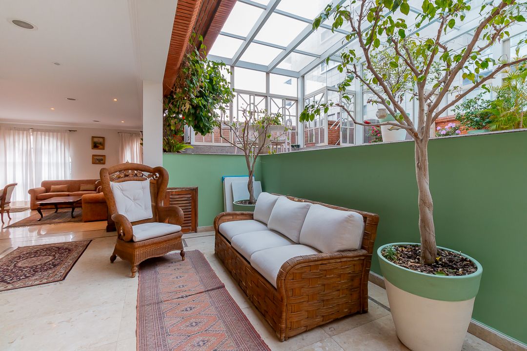 Cobertura duplex na Consolação com 580 m², piscina privativa, área gourmet coberta, quatro suítes e vista panorâmica de São Paulo.