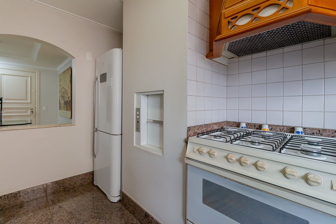 Cobertura duplex na Consolação com 580 m², piscina privativa, área gourmet coberta, quatro suítes e vista panorâmica de São Paulo.