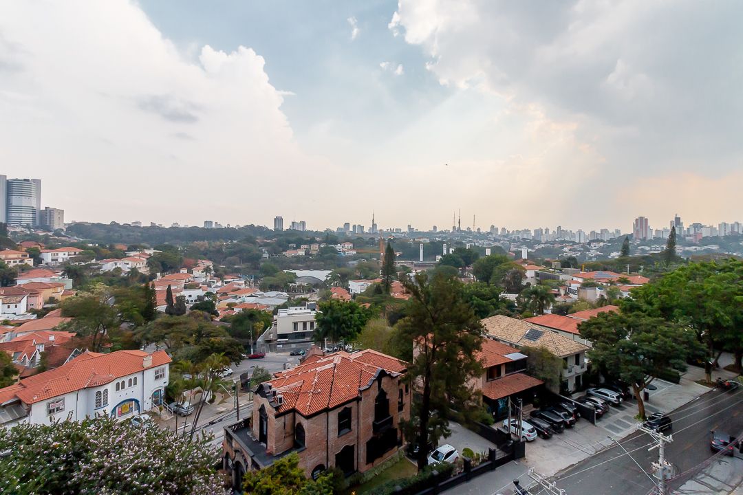 Cobertura duplex na Consolação com 580 m², piscina privativa, área gourmet coberta, quatro suítes e vista panorâmica de São Paulo.