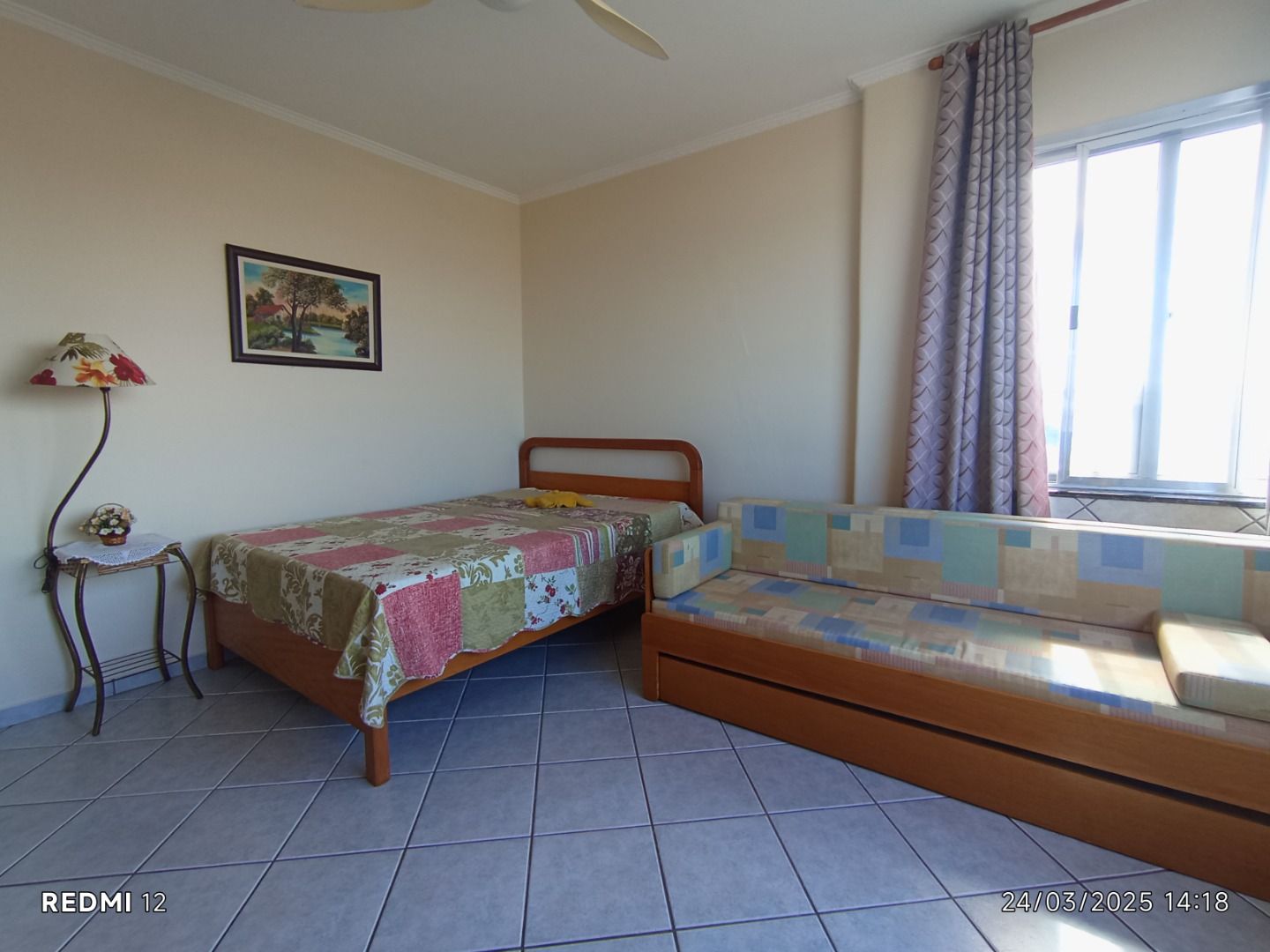 Apartamento no Balneário Stella Maris, em Peruíbe, com vista para o mar, 65 m², cozinha americana e localização privilegiada.