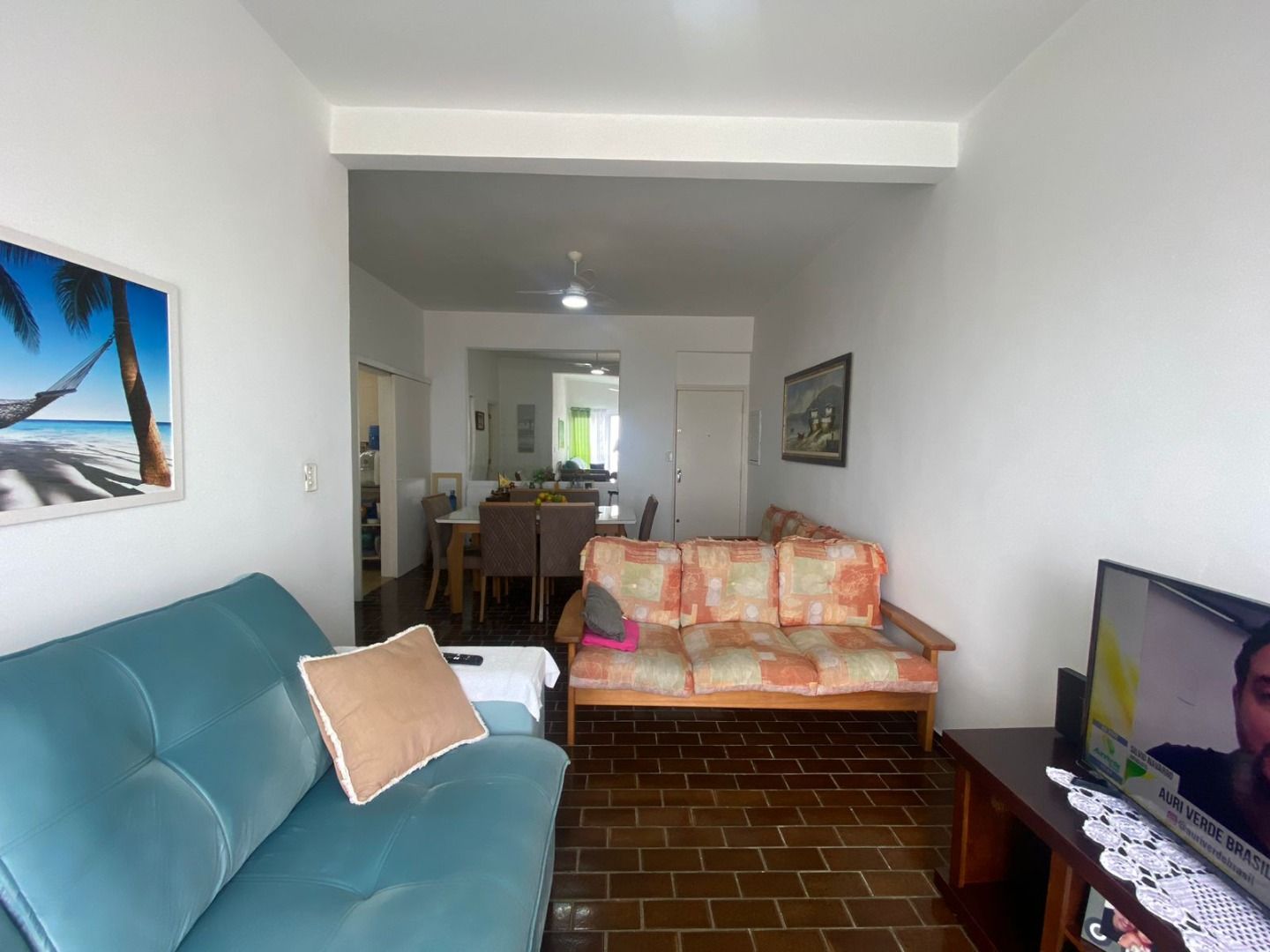 Apartamento na Estância Balneária Belmira Nova em Peruíbe com 3 dormitórios, sacada, vista para o mar e localização a 200 metros da praia.