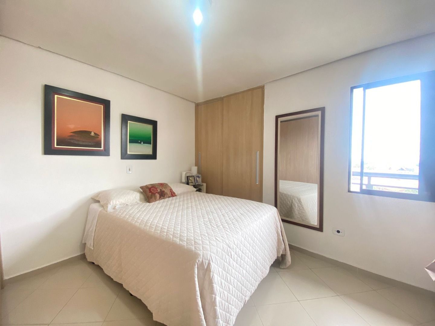 Apartamento no Balneário Samburá, em Peruíbe, com 2 dormitórios, suíte, sacadas com vista para o mar, condomínio com lazer e segurança 24 horas.