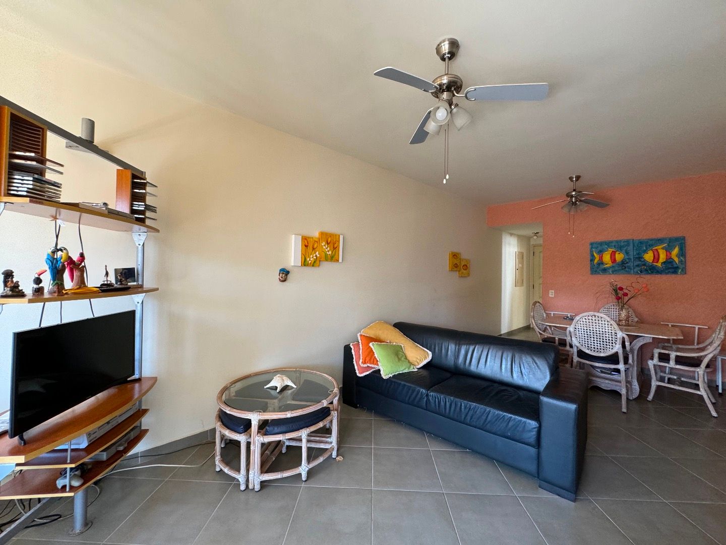 Cobertura no Balneário São João Batista, em Peruíbe, com 3 dormitórios, piscina privativa, sacada com vista para o mar e duas vagas de garagem.