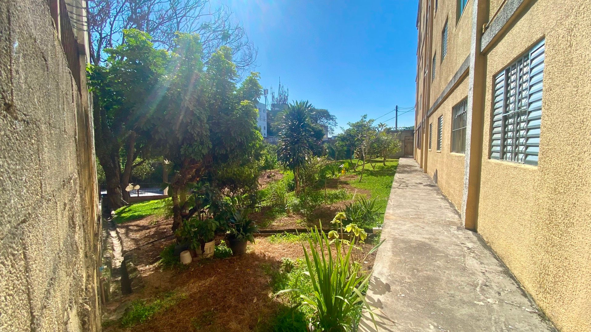 partamento no Condomínio Edifício Tabajara II com 52 m², 2 dormitórios, sala bem iluminada, vaga fixa e localização estratégica em São Paulo.