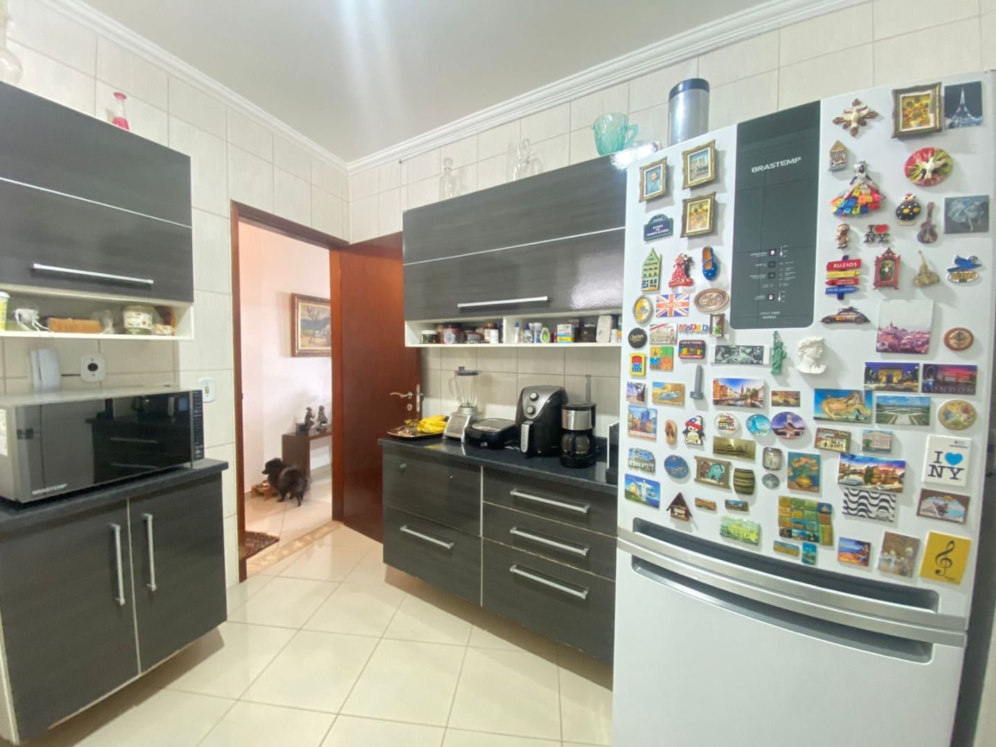 Apartamento no Balneário Samburá, em Peruíbe, com 2 dormitórios, suíte, sacadas com vista para o mar, condomínio com lazer e segurança 24 horas.