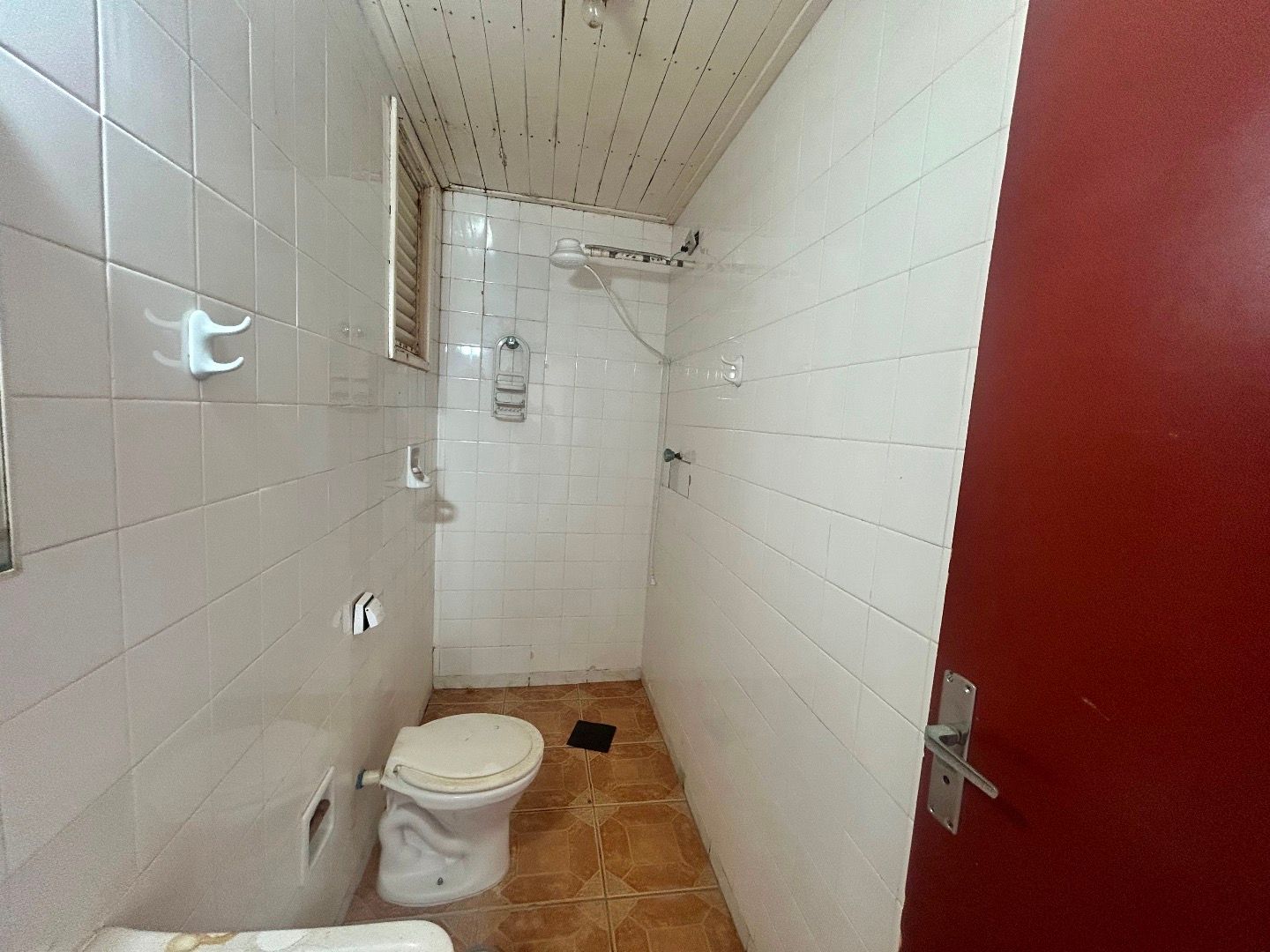 Apartamento no Centro de Peruíbe, com 43 m², 1 dormitório, varanda com vista para o mar e portaria 24 horas.