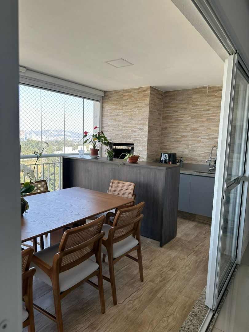 Apartamento no Centro Empresarial Tamboré, em Santana de Parnaíba, com 158 m², 3 suítes, varanda gourmet, 3 vagas e lazer completo.