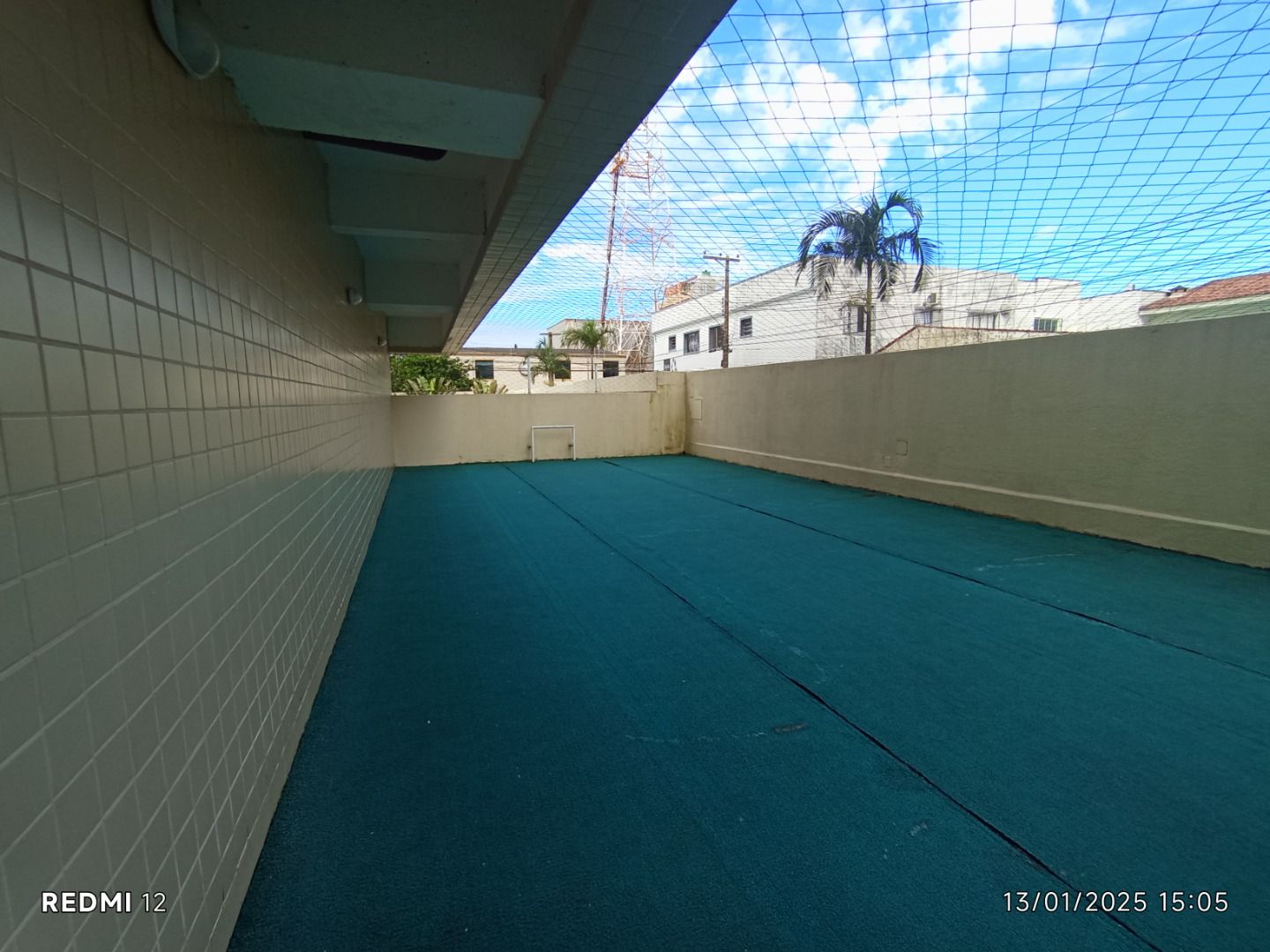 Apartamento duplex no Centro de Peruíbe com 280 m², 4 suítes, varanda gourmet, ofurô e vista permanente para o mar.