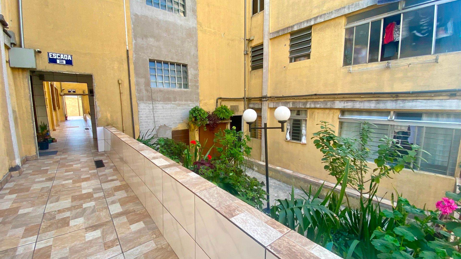 partamento no Condomínio Edifício Tabajara II com 52 m², 2 dormitórios, sala bem iluminada, vaga fixa e localização estratégica em São Paulo.