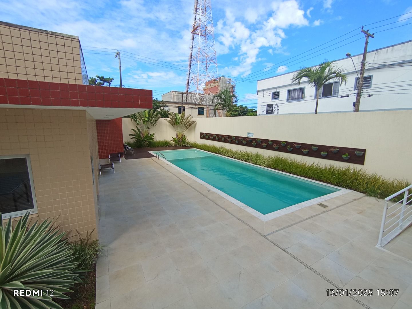 Apartamento duplex no Centro de Peruíbe com 280 m², 4 suítes, varanda gourmet, ofurô e vista permanente para o mar.