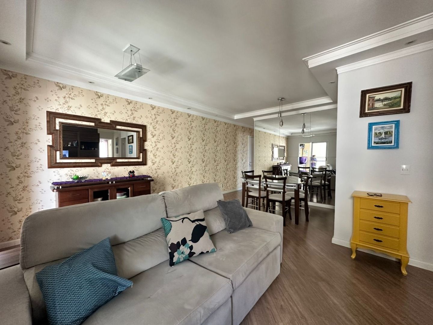 Apartamento no Condomínio Alphaview, em Barueri, com 83 m², suíte, sala ampliada, churrasqueira elétrica e 2 vagas.