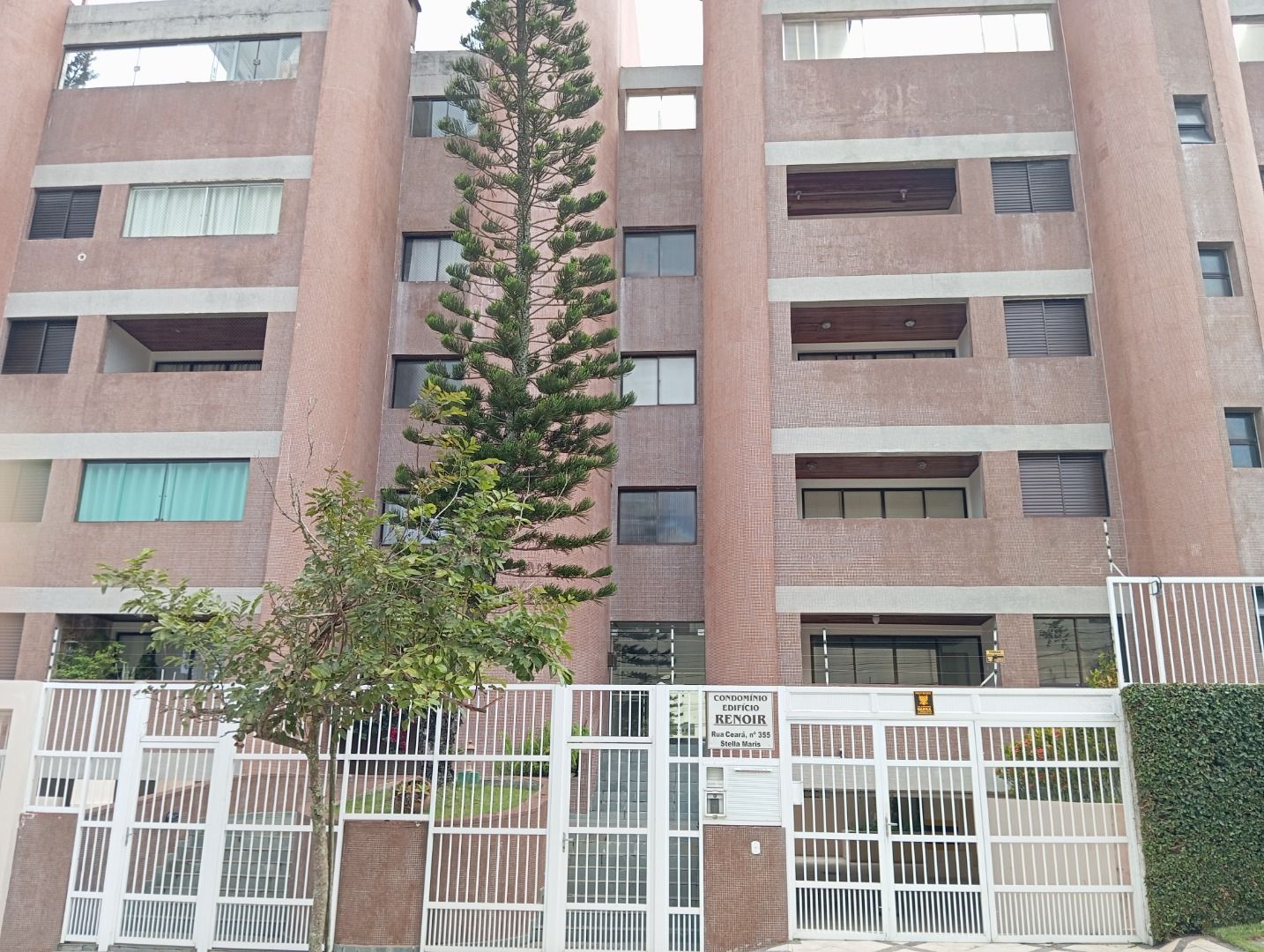 Cobertura duplex no Balneário Stella Maris, em Peruíbe, com 264 m², 3 dormitórios, suíte, jacuzzi, churrasqueira e área de lazer privativa.