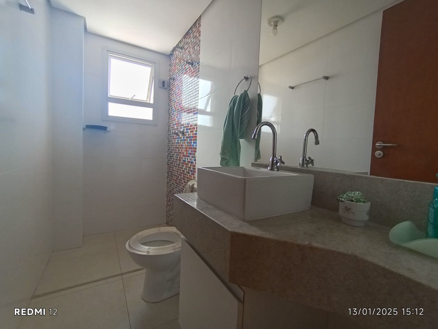 Apartamento duplex no Centro de Peruíbe com 280 m², 4 suítes, varanda gourmet, ofurô e vista permanente para o mar.
