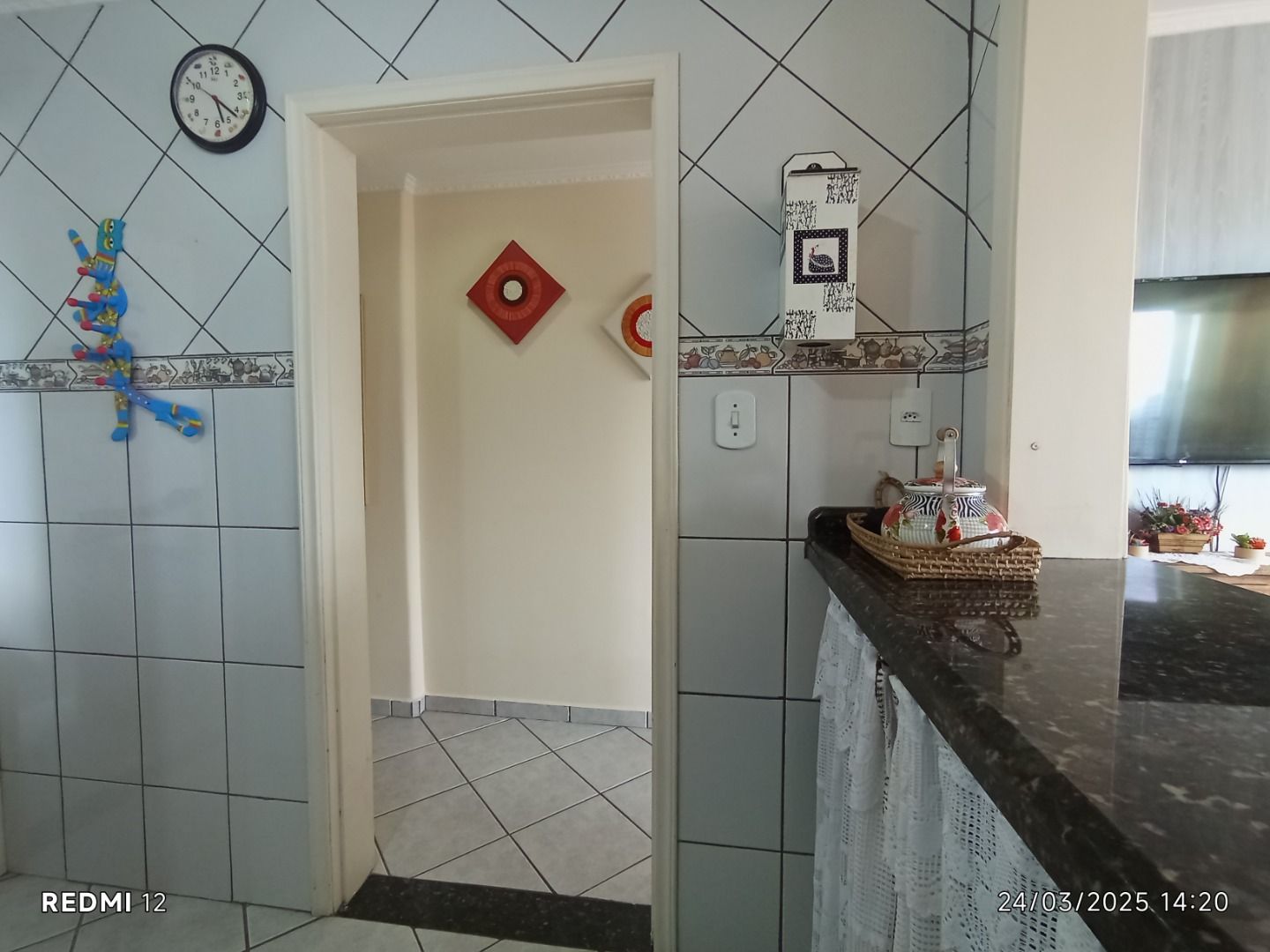 Apartamento no Balneário Stella Maris, em Peruíbe, com vista para o mar, 65 m², cozinha americana e localização privilegiada.