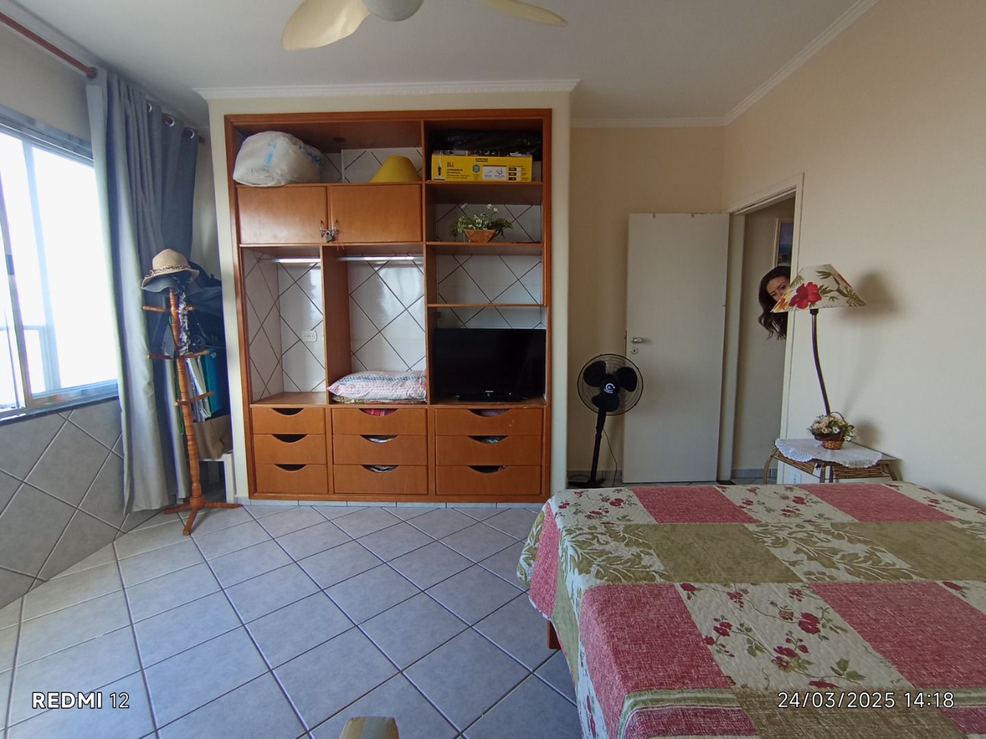 Apartamento no Balneário Stella Maris, em Peruíbe, com vista para o mar, 65 m², cozinha americana e localização privilegiada.