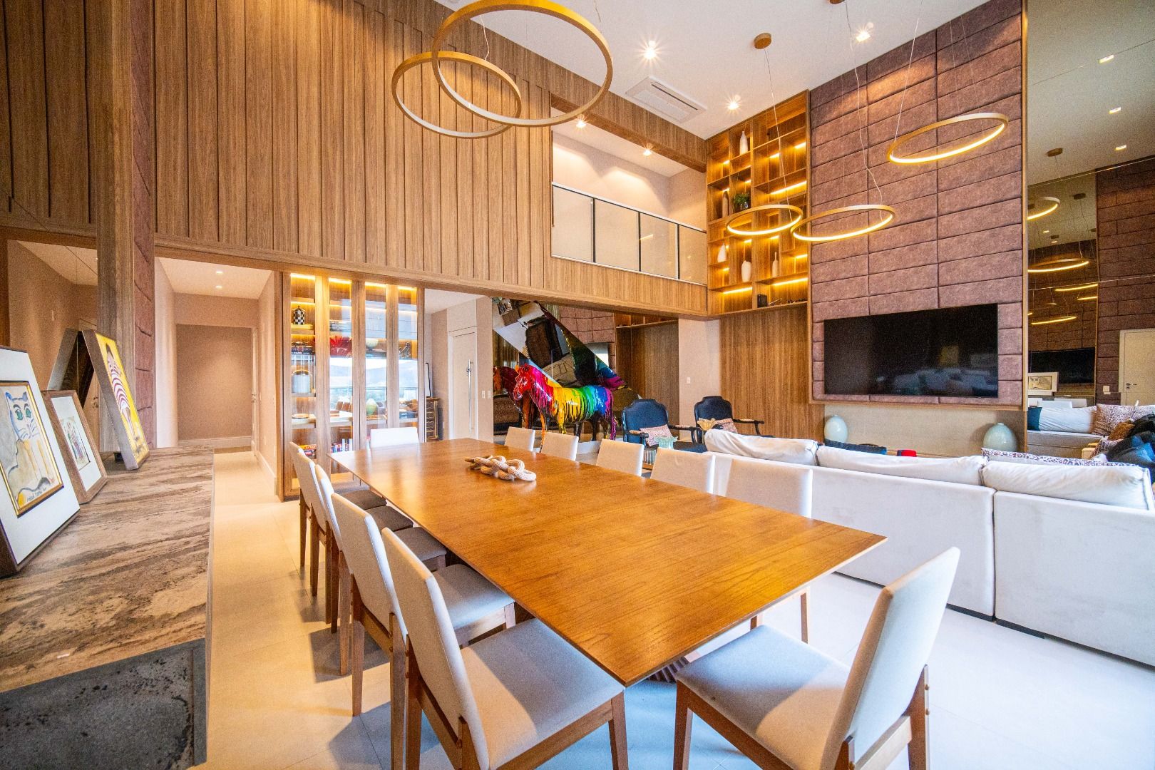 Apartamento em Alphaville Centro de Apoio I, Barueri, com 336 m², 5 suítes, piscina privativa, espaço gourmet, mobiliado e vista para o lago.