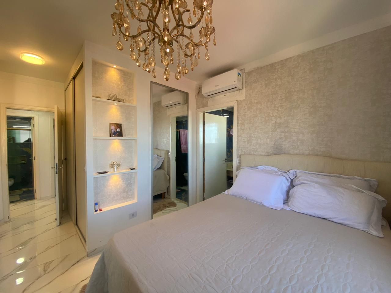 Apartamento no Centro de Peruíbe com 144 m², 3 dormitórios, varanda gourmet com vista para o mar e alto padrão.