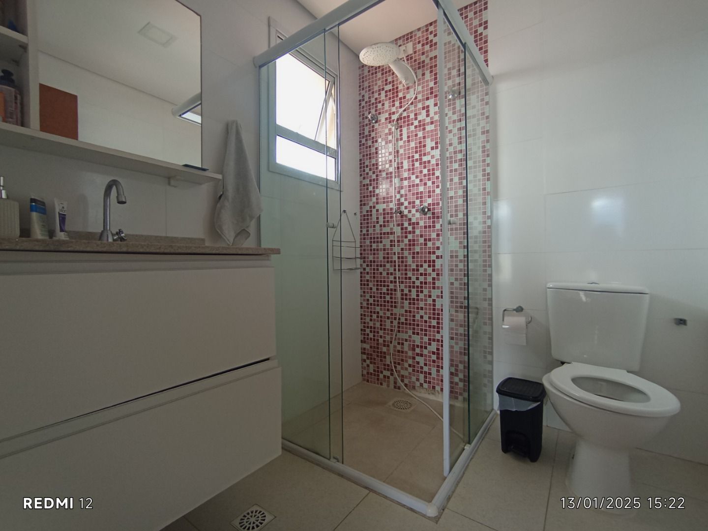 Apartamento duplex no Centro de Peruíbe com 280 m², 4 suítes, varanda gourmet, ofurô e vista permanente para o mar.