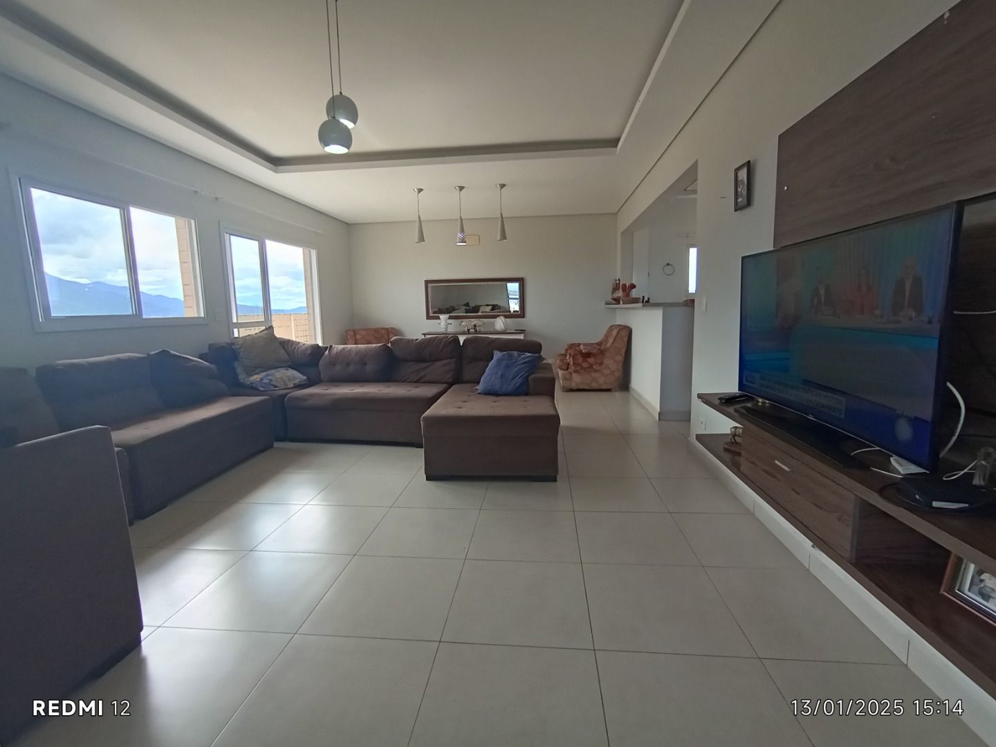 Apartamento duplex no Centro de Peruíbe com 280 m², 4 suítes, varanda gourmet, ofurô e vista permanente para o mar.